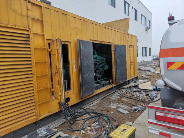 贵池如何在发电机出租合同中约定设备的维修和保养责任？